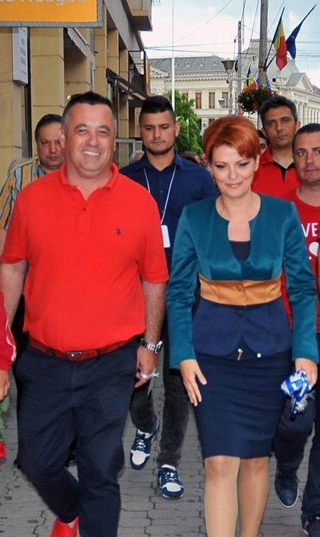 Valentin Giurcă (Directorul Căminului pentru Persoane Vârstnice Craiova) împreună cu Lia Olguța Vasilescu, în campania electorală