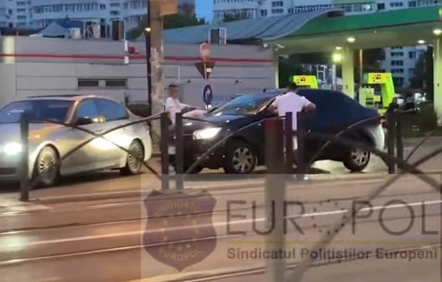 bătăuși crosa de golf