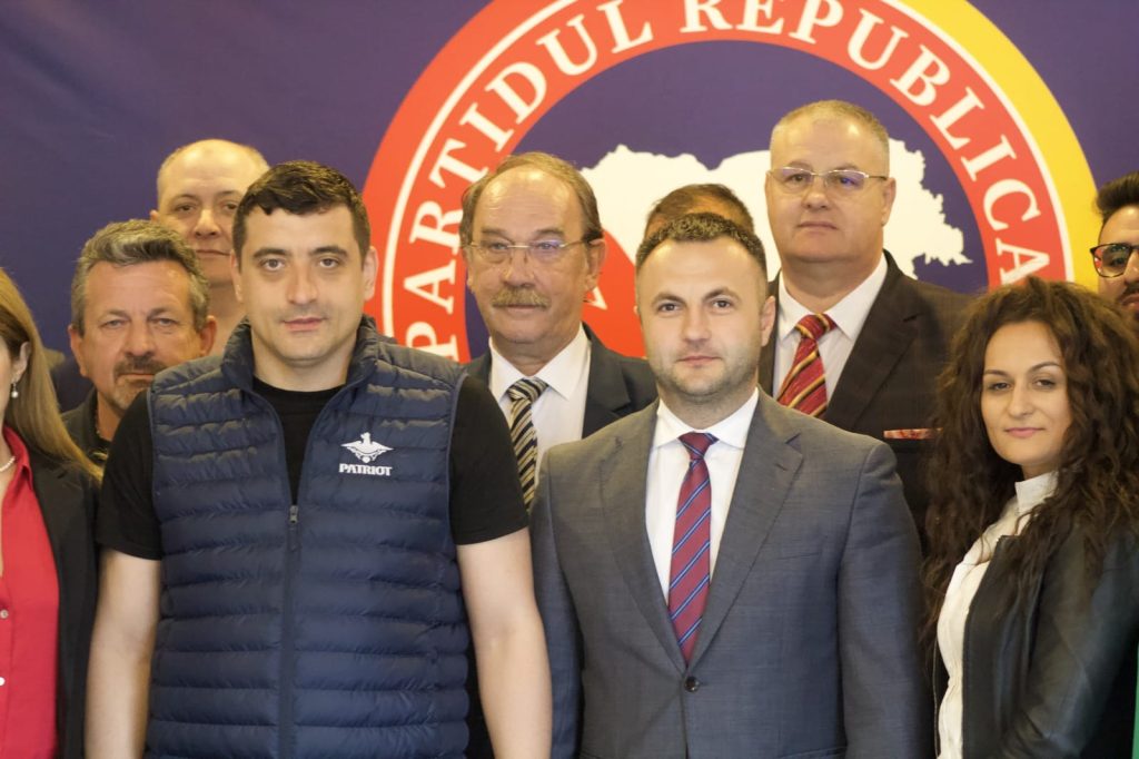 Marian Cucșa, liderul Partidului Republican alături de liderul extremist al AUR, George Simion 