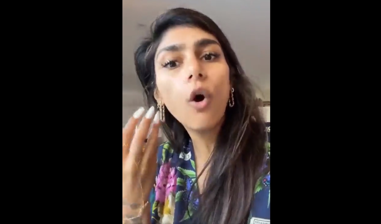 VIDEO. Vedeta porno libaneză Mia Khalifa, stabilită în SUA, a fost concediată de Playboy "pentru