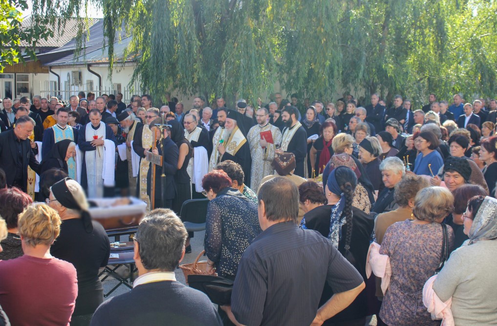 IPS Irineu, Mitropolitul Olteniei, la slujba de înmormântare a lui Constantin Stănescu 