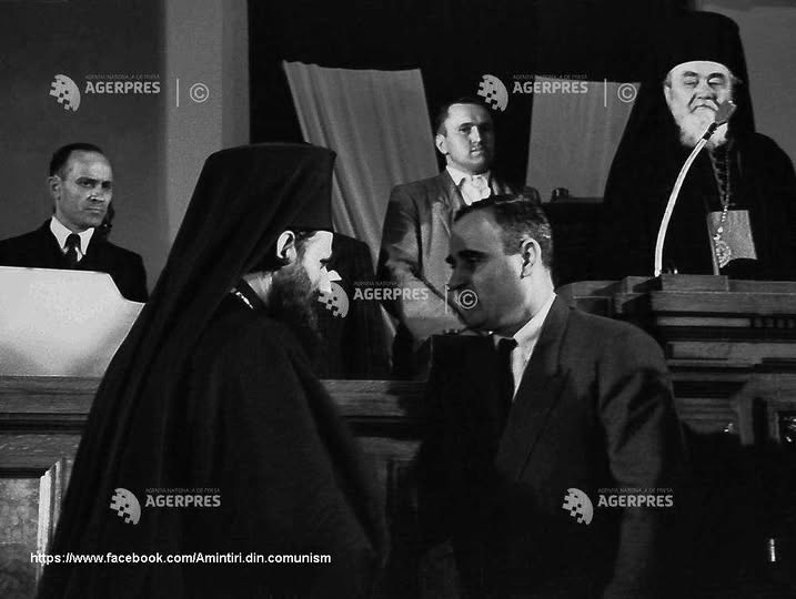 Justinian Marina și liderul comunist Gheorghe Gheorghiu-Dej la ceremonia de întronizare ca patriarh. Sursa foto: Amintiri din Comunism / AGERPRES