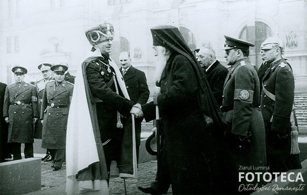 Regele Carol al II-lea și Patriarhul Miron Cristea. Sursa foto: Fototeca Ortodoxiei