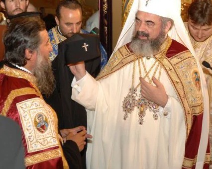 Irineu Popa întronizat ca mitropolit al Olteniei de către Patriarhul Daniel - 8 iulie 2008, Craiova. Sursa: Evenimentul Zilei