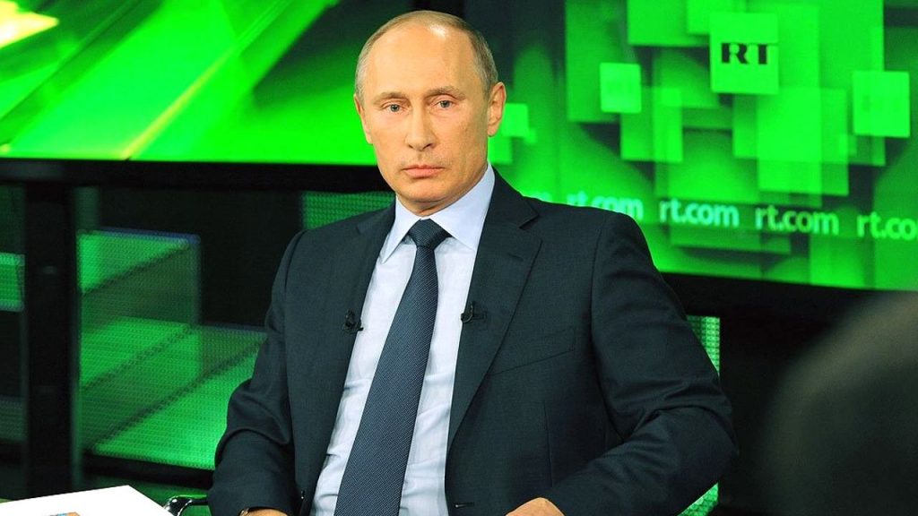 Dictatoru Vladimir Putin în studiourile RT TV