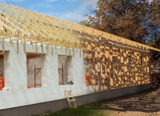 Case din cărămidă sau case din lemn? Află părerea unui arhitect!