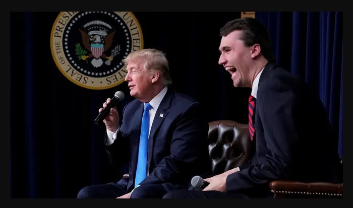 Charlie Kirk împreună cu Președintele Donald Trump. Sursa foto: USA Today