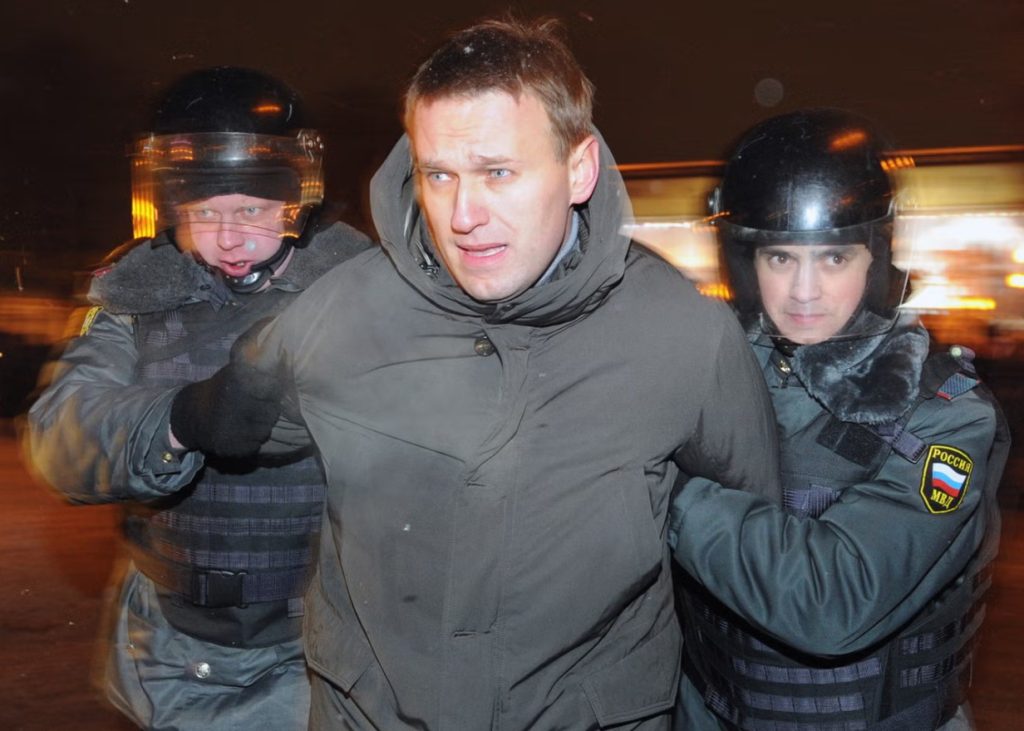Alexei Navalnîi este arestat la protestul organizat în Piața Pușkinskaia (Moscova, 5 martie 2012). Sursa: AFP via Getty Images