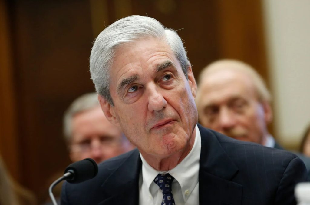 Procurorul special Robert Mueller depunând mărturie în fața Congresului SUA (2019). Sursa: Britannica/Shutterstock