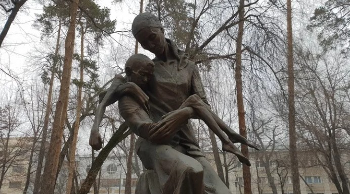 „Mama” - monument dedicat victimelor foametei din Kazahstan (Almaty). Sursa: Central Asia News