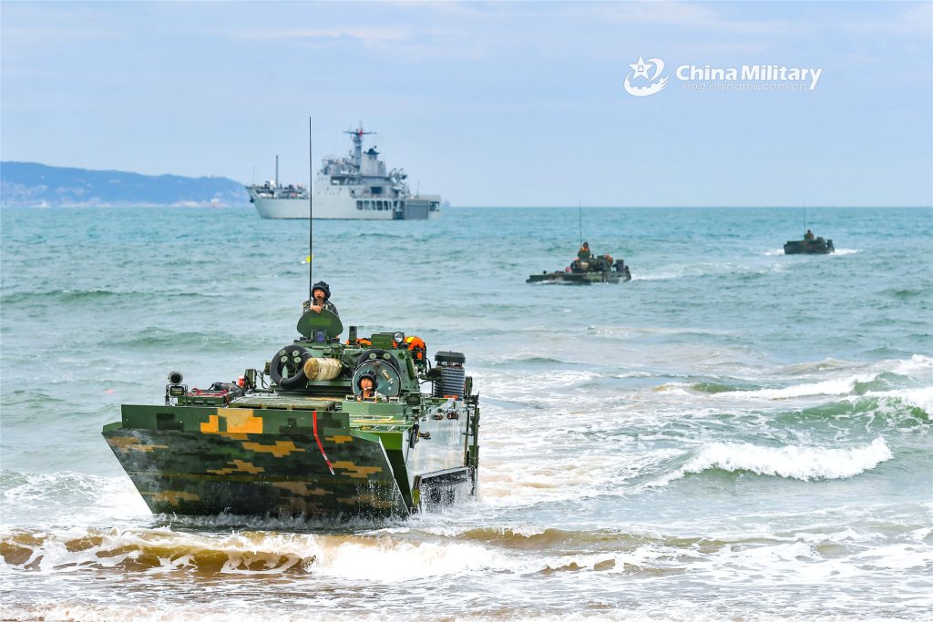Exerciții militare de densat amfibiu organizate de Armata de Eliberare a Poporului (Armata chineză) pentru pregătirea atacării Taiwanului. Sursa: China Military