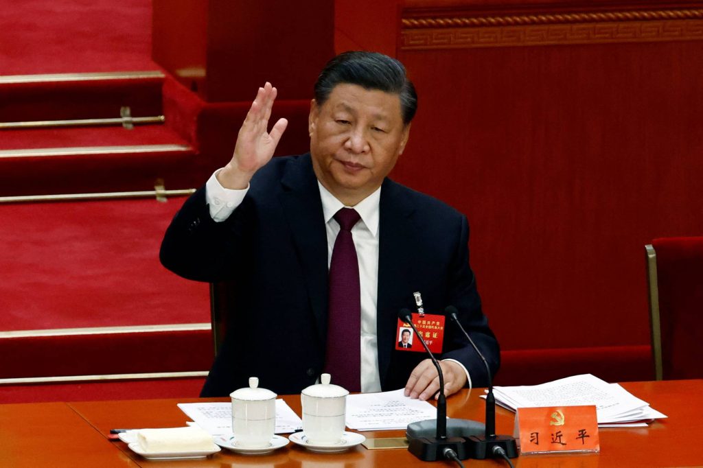 XI Jiping exercitând „dreptul la vot” în cadrul Congresului al XX-lea al Partidului Comunist Chinez. Sursa: JapanTimes