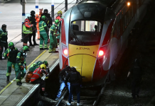 Trenul groazei în Anglia: 10 pasageri înjunghiați de un atacator britanic