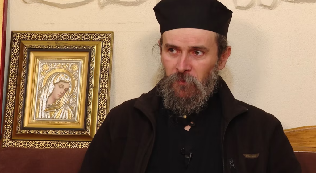 Monahul Teologos de la Schitul Lacu. Foto: Euronews