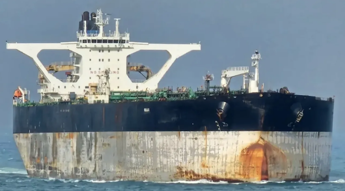 Confruntare în Atlantic: armata SUA, susținută de cea britanică, a capturat un petrolier rusesc escortat de un submarin. Nava fugise de sub blocada din Venezuela