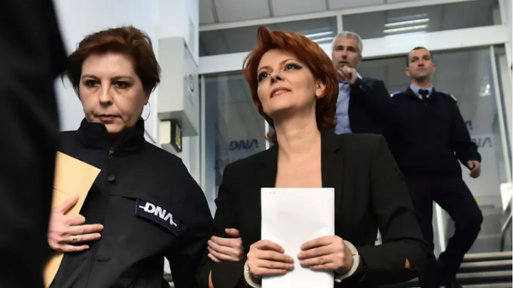 Radu Marinescu (în plan secund) – avocatul Liei Olguța Vasilescu încă din 2016 / FOTO: Libertatea