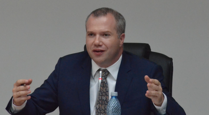 VIDEO. Primarul PSD din Galați susține angajarea amantelor în instituțiile publice! „Nu sunt aduse din Pakistan sau Congo. Sunt tot cetățeni români, au dreptul să muncească undeva”