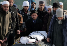 Încă o crimă a „SS-ului lui Trump”: a arestat un refugiat orb, care apoi a murit de frig, după ce a fost aruncat pe stradă. Agenții ICE au crezut că bastonul de nevăzător e o armă!