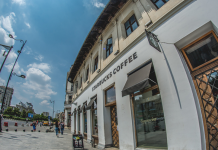 Criza face ravagii: Starbucks închide cafeneaua de la Hanu’ lui Manuc, Pizza Hut renunță la 7 restaurante