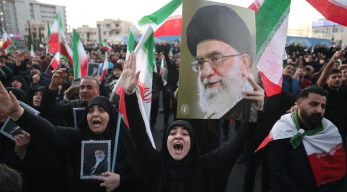 15 ore de minciuni: dictatura din Iran a ascuns moartea ayatollahului. Acum, regimul îl jelește. Au pierit și fiica, ginerele și nepotul lui Ali Khamenei