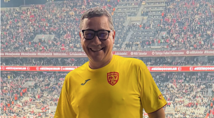 Ponta a susținut de fațadă România. Pe dedesubt avea tricoul Turciei! Apoi… kendisini eleştiren Rumenleri gücendirdi!