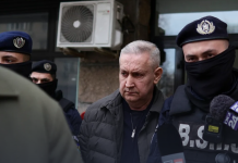 A fost arestat șeful-de-șpăgi al lui Grindeanu! Cristian Anton ținea 500.000 de euro în dulap, într-o cutie de pantofi. Liderul PSD tremură: dacă vorbește fostul său șef de cabinet, cu care „lucrează” de două decenii, de la Timișoara?!