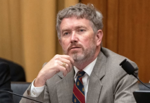 Ce pățește congresmanul republican care-l înfruntă pe Trump: ”nemernic”, ”ratat”, ”imbecil”, ”trădător”, ”un dezastru ca ființă umană”