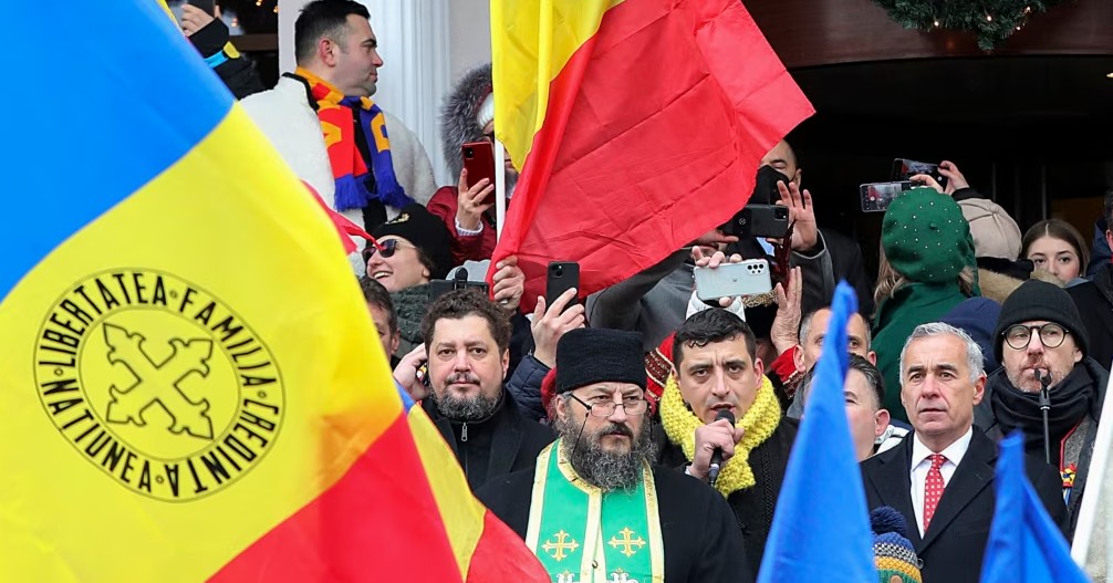 Călugărul filetist Amfilohie Brânză alături de extremiștii naționaliști Târziu, Simion și Georgescu. FOTO: Inquam Photos/Liviu Chirica