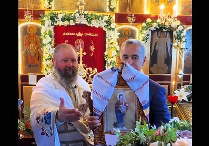 Călin Georgescu omagiat în biserica „Sfânta Treime” din Chichiș (Covasna - 2 august 2026). FOTO: TikTok