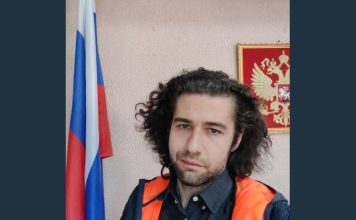 Un avocat craiovean, fiul unei judecătoare de la ÎCCJ, face propagandă extremistă: ”Slava Rusia!”, ”Glorie marelui Stalin!”. Admiră dictaturile comuniste din China și Coreea de Nord, dar și pe cea teocratic-islamistă din Iran. A intrat în coliziune cu Institutul „Elie Wiesel”