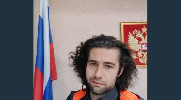 Un avocat craiovean, fiul unei judecătoare de la ÎCCJ, face propagandă extremistă: ”Slava Rusia!”, ”Glorie marelui Stalin!”. Admiră dictaturile comuniste din China și Coreea de Nord, dar și pe cea teocratic-islamistă din Iran. A intrat în coliziune cu Institutul „Elie Wiesel”