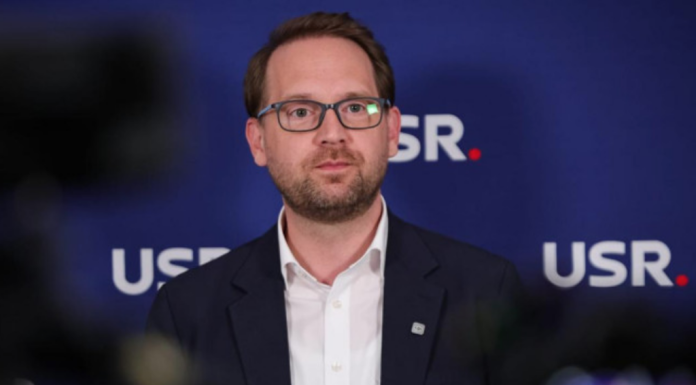 PSD și AUR au inventat bâta anti-Fritz. ”Metoda e cea din 1945: întâi alegem omul, apoi facem legea cu care să scăpăm de el”