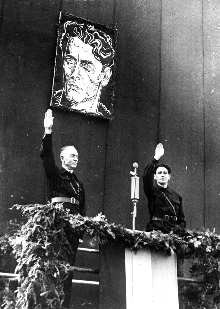 Ion Antonescu și Horia Sima la o manifestație omagială dedicată „Căpitanului” Corneliu Zelea Codreanu (octombrie 1940). FOTO: Wikipedia
