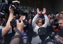 ”Președintele ales” a ajuns în cătușe! Reținut pentru 24 de ore, șarlatanul pozează în victimă politică