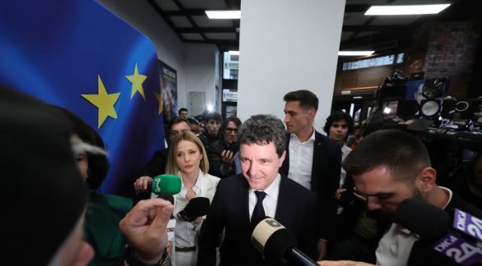 O operațiune sub steag fals